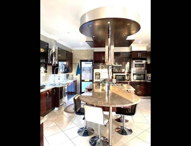 5 BEDROOM HOUSE FOR SALE IN MEYERSDAL ECO ESTATE